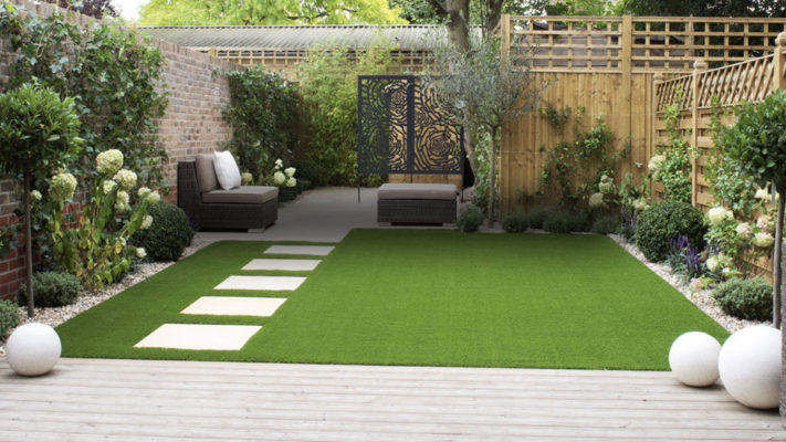 Small-garden-artificial-grass-project-(2)